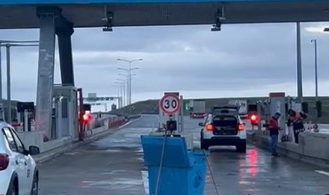 Ankara-Niğde Otoyolu&#039;nda iki araç kafa kafaya çarpıştı: 5 yaralı