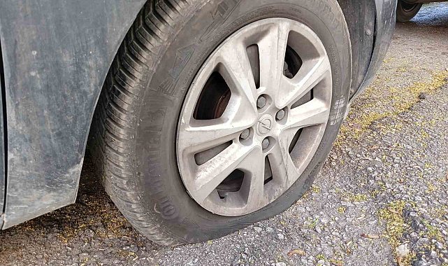 Ankara'da park halindeki otomobillerin lastikleri yarılmış halde bulundu