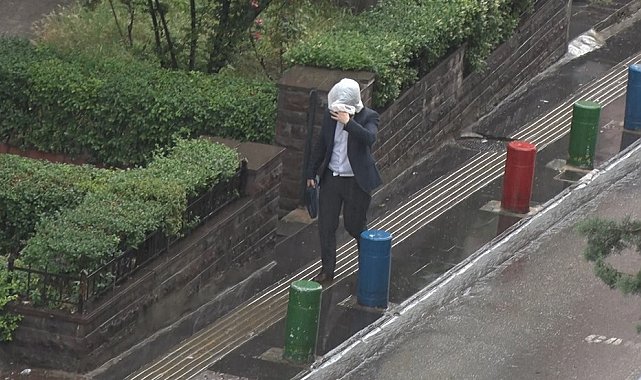 Ankara'da sağanak yağmur başladı