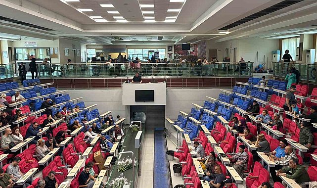 Anneler Günü öncesi çiçek mezadına yoğun ilgi
