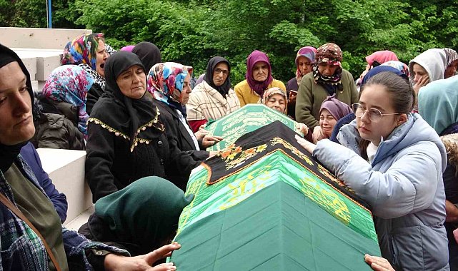 Anneler gününün ilk saatlerinde feci kazada can vermiştiler: Yan yana toprağa verildiler