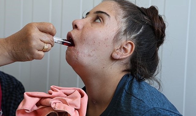 Annesinin şırıngayla beslediği genç kızın tek hayali 'anne' diyerek seslenebilmek