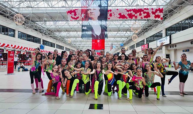Antalya Havalimanı'nda 19 Mayıs coşkusu