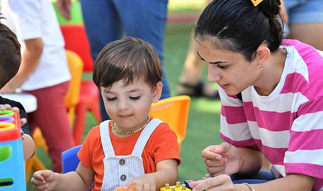 Antalya'da babalara özel "bebek bezi bağlama yarışması"