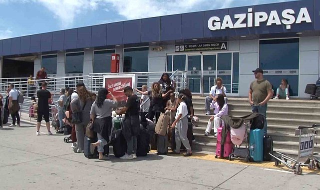 Antalya'da Gazipaşa Havalimanındaki uçak arızası diğer uçakların yolcularını vurdu