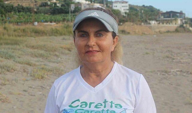 Antalya'da ters dönen caretta carettanın yardımına vatandaşlar yetişti