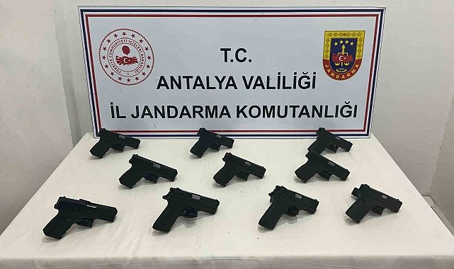 Antalya'ya il dışından ruhsatsız tabanca sokan 1 kişi tutuklandı