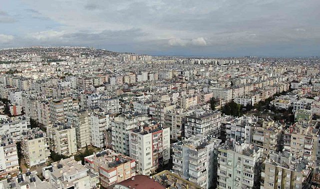Antalya'ya yerleşen Rusya ve Ukraynalılar memleketlerine dönüş yapıyor