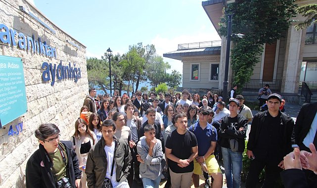 Antalyalı 75 öğrencinin 27 Mayıs darbesinin 64. yıl dönümünde demokrasi yolculuğu