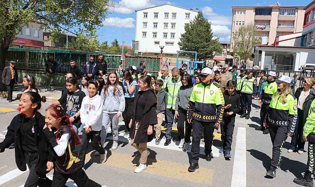 Ardahan'da trafik farkındalığı etkinliği