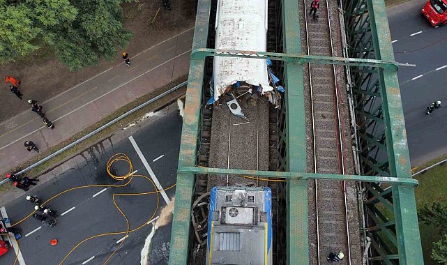 Arjantin'de yolcu treni boş trene çarptı: 90 yaralı