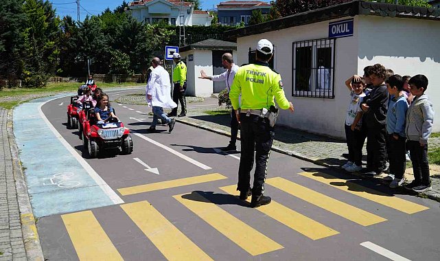Arnavutköy'de öğrencilere 'trafik bilinci' eğitimi verildi