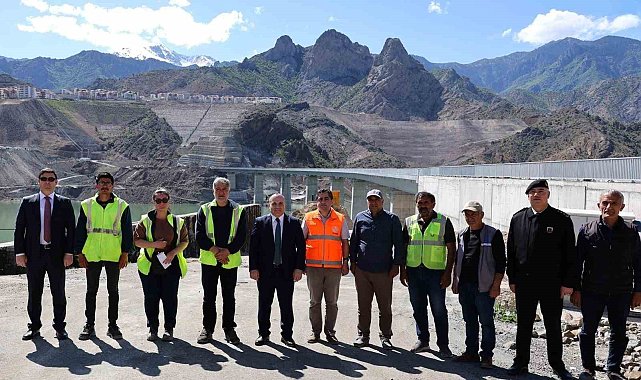 Artvin Valisi Ünsal, Yusufeli Merkez Viyadüğü'nde incelemelerde bulundu