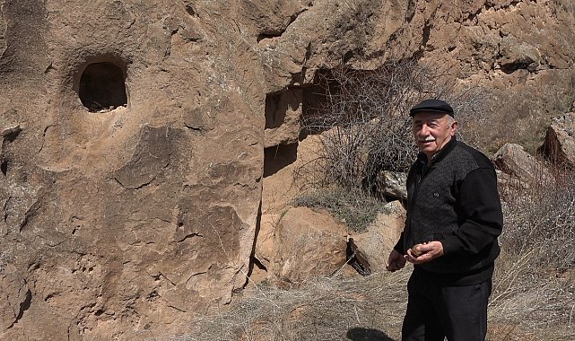 Asırlık batıl inanç, 3 taşı tutturan dileğinin kabul olacağına inanıyor
