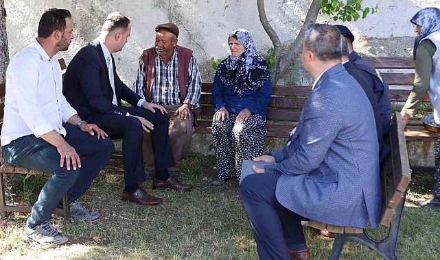 Aslanapa Kaymakamı Demirci'den, evi yanan aileye geçmiş olsun ziyareti