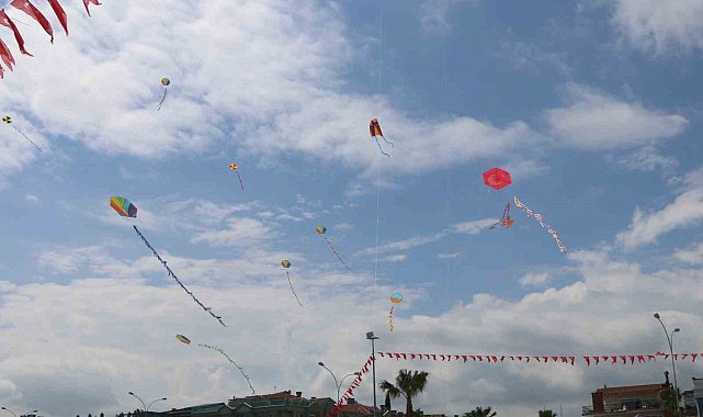 Atakum sahili uçurtma şenliği ile renklendi