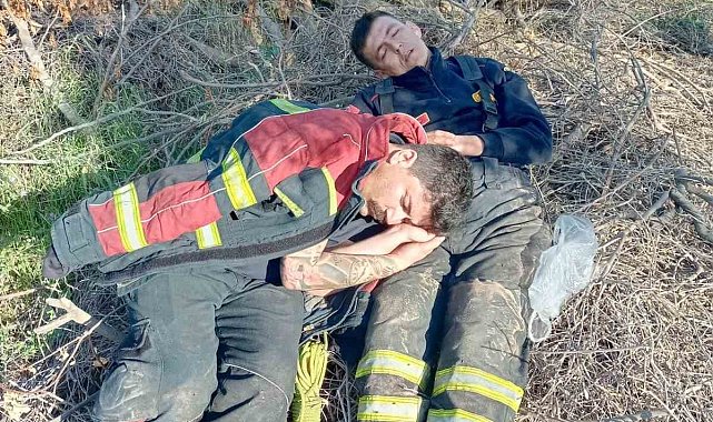 Ateş savaşçılarının yangından sonraki molası yürekleri ısıttı