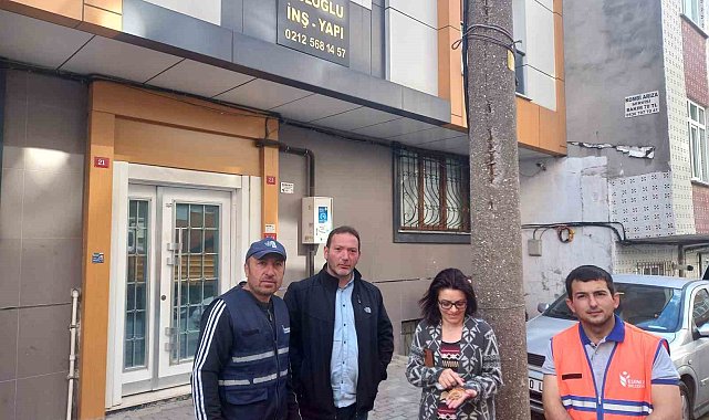 Atık eşyalardan çıkan altın sahibine teslim edildi