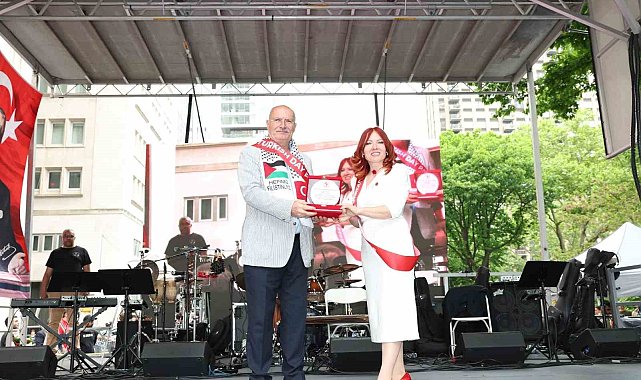 ATO heyetinden New York&#039;taki Türk Günü Yürüyüşü&#039;nde Filistin&#039;e destek mesajı