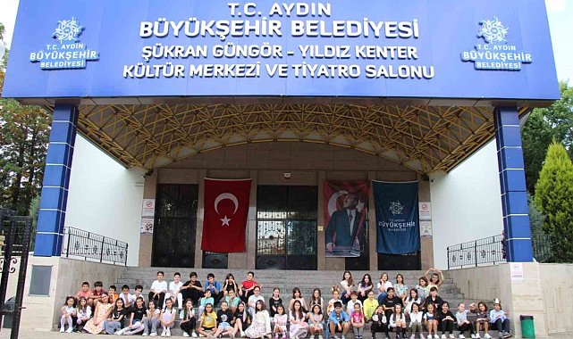 Aydın Büyükşehir Belediyesi Şehir Tiyatrosu'nun genç yetenekleri büyük beğeni topladı