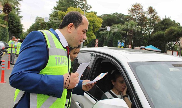 Aydın'da görme engelliler 'geçiş üstünlüğüne' dikkat çekti