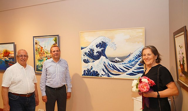 Ayvalık'ta AYKÜSAD'ın yılsonu resim sergisini açtı