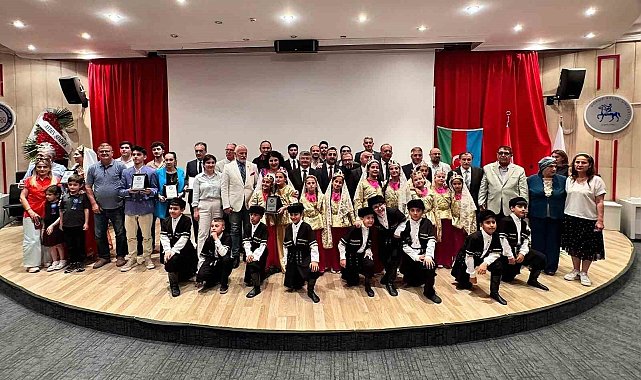 Azerbaycan'ın bağımsızlığının 106. yıldönümü İzmir'de kutlandı