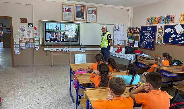Babaeski'de Trafik Haftası dolayısıyla çocuklara trafik eğitimi verildi