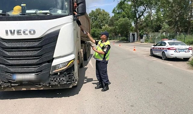 Babaeski'de yük taşıyan araçlar denetlendi