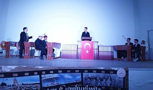Bafra'da "Kurtuluş'tan Cumhuriyet'e" sahnelendi