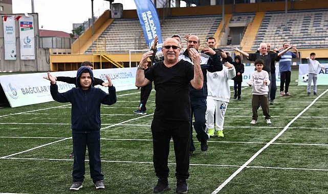 Bağcılar'da yaşlılar ve ilkokul öğrencileri birlikte spor yaptı