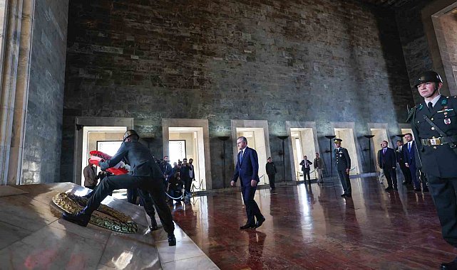 Bakan Bak, Anıtkabir'i ziyaret etti