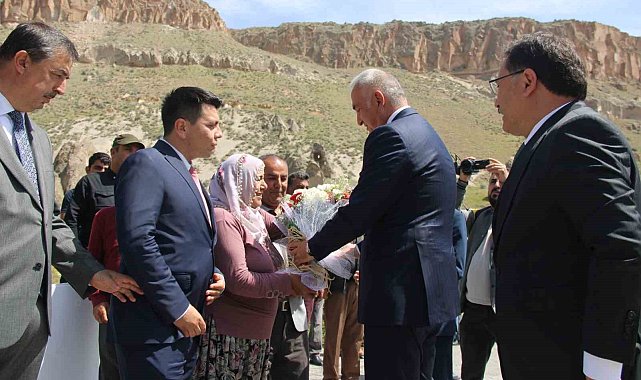 Bakan Ersoy, Kapadokya'nın girişi kapısını gezdi