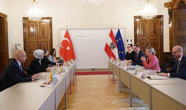 Bakan Göktaş, Avusturyalı mevkidaşı Raab ile görüştü