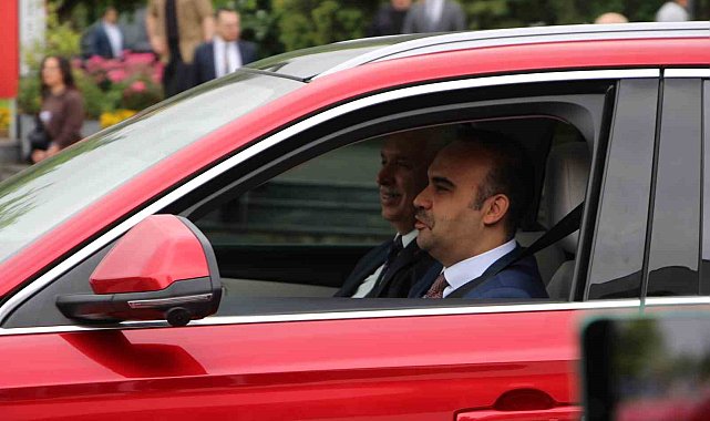 Bakan Kacır: "Akıncı 1,5 saate yakın bir zaman içerisinde İran'da düşen helikopterin lokasyonunu tespit etti"