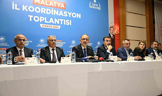 Bakan Özhaseki: "Öyle sağlam evler yapacağız ki huzurla evimizde oturalım, bu acıları daha yaşamayalım"