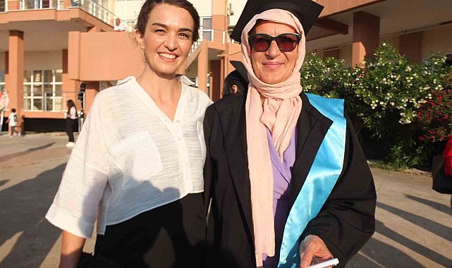 Balıkesir'de 5 çocuk annesinin diploma sevinci