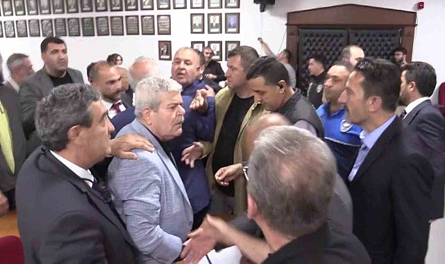 Bandırma Belediye Meclisi'nde gerginlik: Canlı yayını kestiler