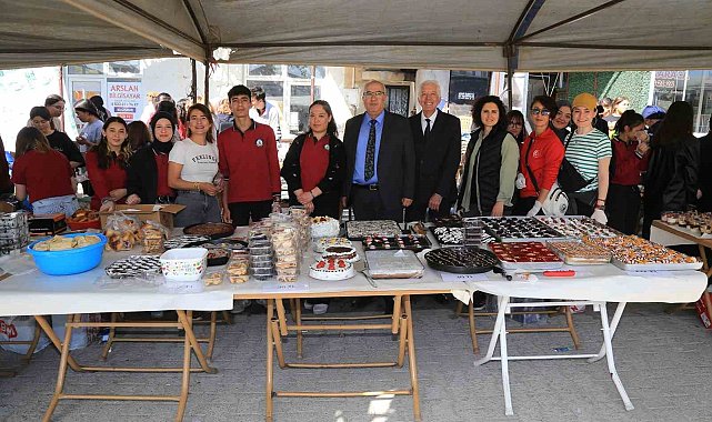 Başkan Arslan gençlerle hayır panayırında buluştu
