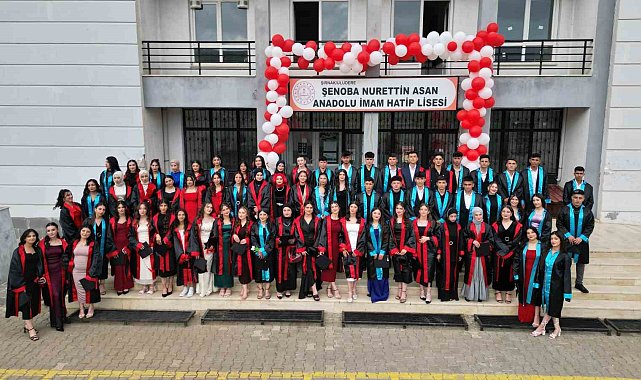 Başkan Babat 120 öğrencinin mezuniyet masraflarını karşıladı