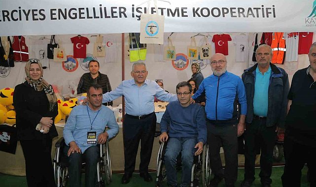 Başkan Büyükkılıç, Kayseri 2. Kadın Kooperatifleri Fuarı Ve Yöresel Ürünler Fuarı'nı ziyaret etti