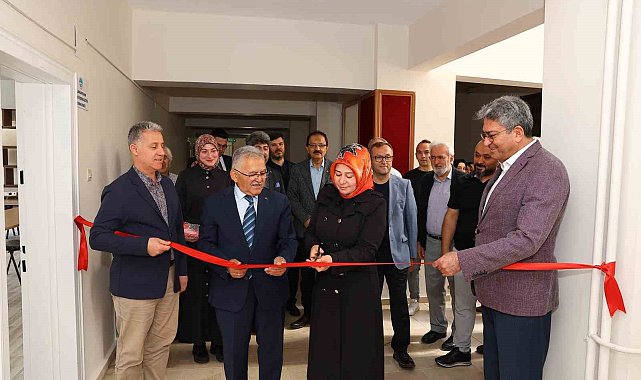 Başkan Büyükkılıç üniversiteli gençlerle bir araya geldi