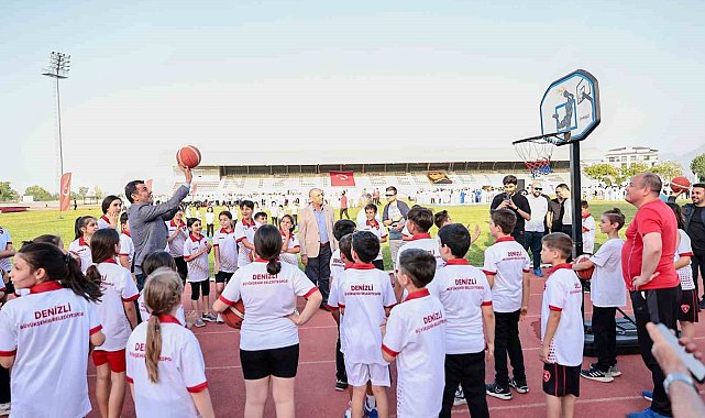 Başkan Çavuşoğlu gençlerin bayram sevincine ortak oldu