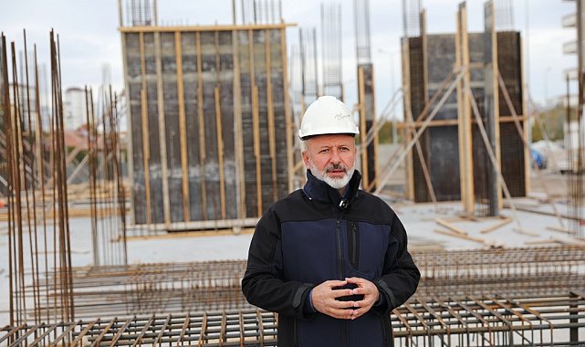 Başkan Çolakbayrakdar: "Türkiye'ye örnek kentsel dönüşüm gerçekleştiriyoruz"