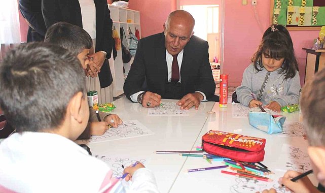 Başkan Demirtaş, miniklerle resim boyama çalışmasına katıldı
