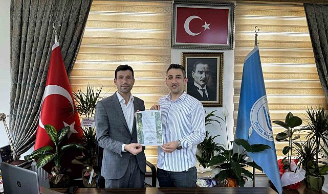 Başkan ilk maaşını öğrencilere ayırdı