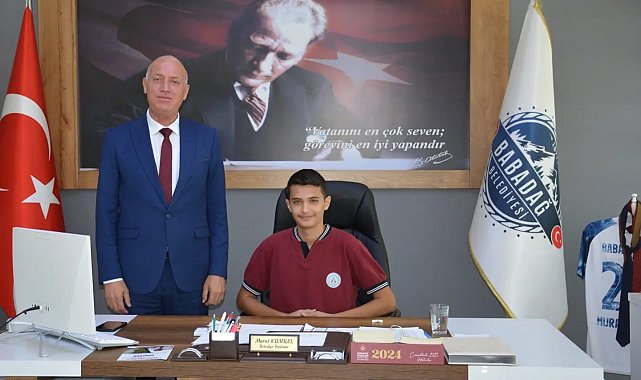 Başkan Kumral koltuğunu gençlere devir etti