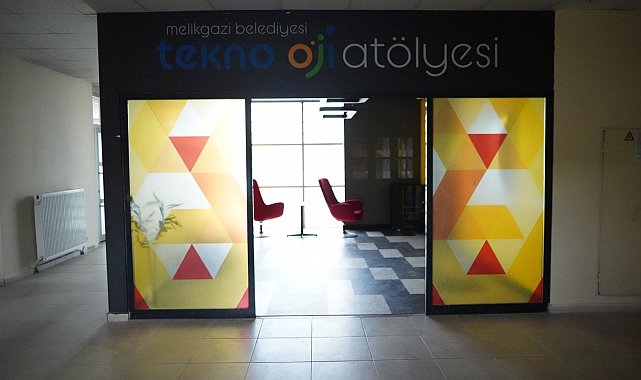 Başkan Palancıoğlu'ndan çocuklara teknoloji atölyesi hizmeti