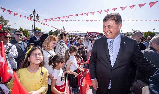 Başkan Tugay Samsun'da kortej yürüyüşü ve törene katıldı