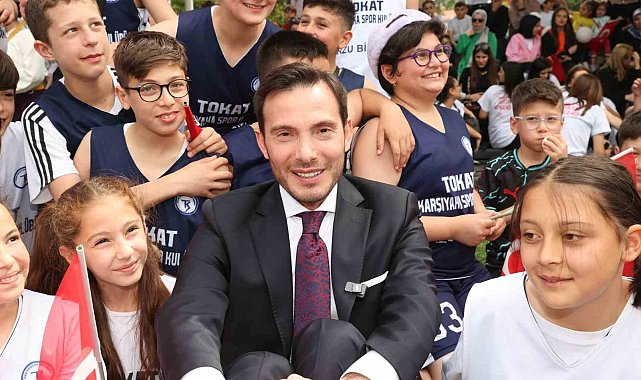 Başkan Yazıcıoğlu, başarılı gençlere bisiklet hediye etti
